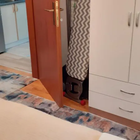 Apartment Centar, Do Katolicka Crkva